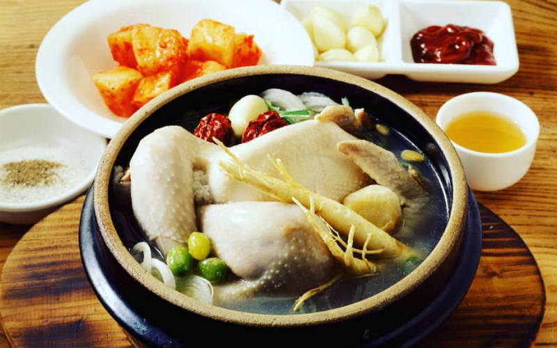 Áp dụng cách dùng nhân sâm Hàn Quốc nấu canh cũng khá hấp dẫn
